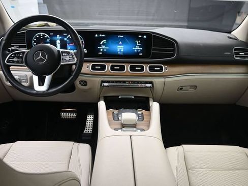 Used 2023 Mercedes-Benz GLS 450 4MATIC image 9