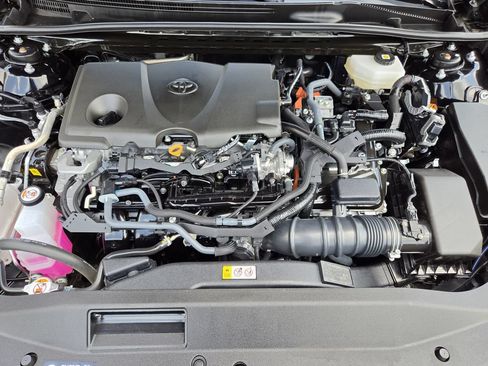 Used 2025 Toyota Camry LE FWD image 30