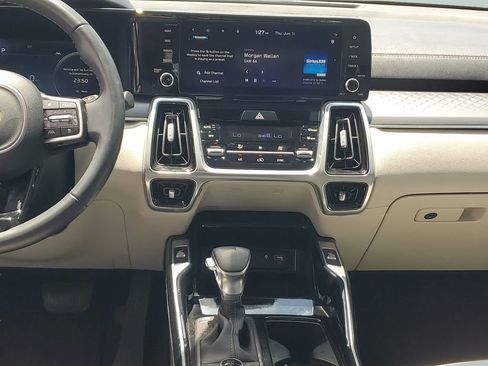 Used 2023 Kia Sorento SX AWD/4WD image 15