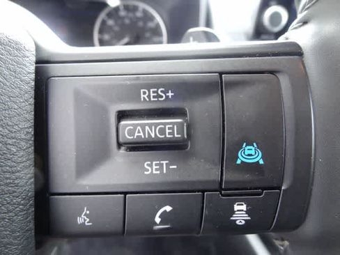Used 2025 Nissan Rogue SV FWD image 18
