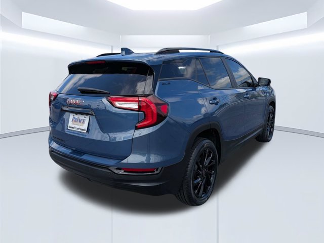 Used 2024 GMC Terrain SLE w/ Driver Convenience Package FWD image 3