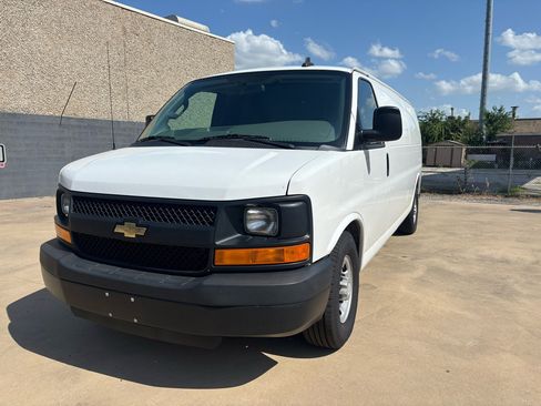 Used 2016 Chevrolet Express 3500 Extended image 3