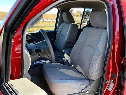 Used 2012 Nissan Frontier SV w/ SV Premium Utility Pkg image 7