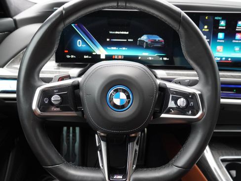 Used 2024 BMW i7 xDrive60 w/ Executive Package AWD/4WD image 18