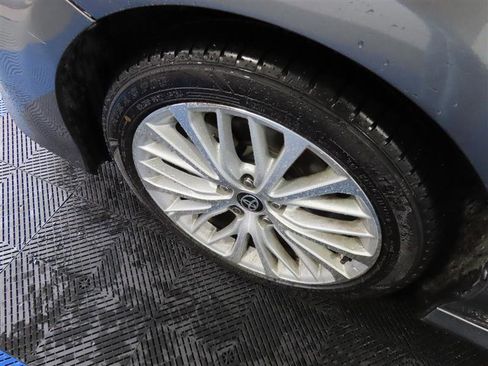 Used 2020 Toyota Camry XLE image 6