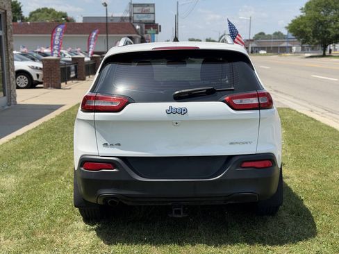 Used 2017 Jeep Cherokee Sport w/ Cold Weather Group AWD/4WD image 6
