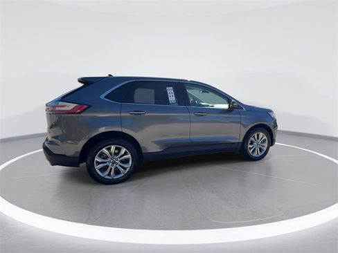 Used 2024 Ford Edge Titanium image 9