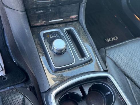 Used 2017 Chrysler 300 C image 24