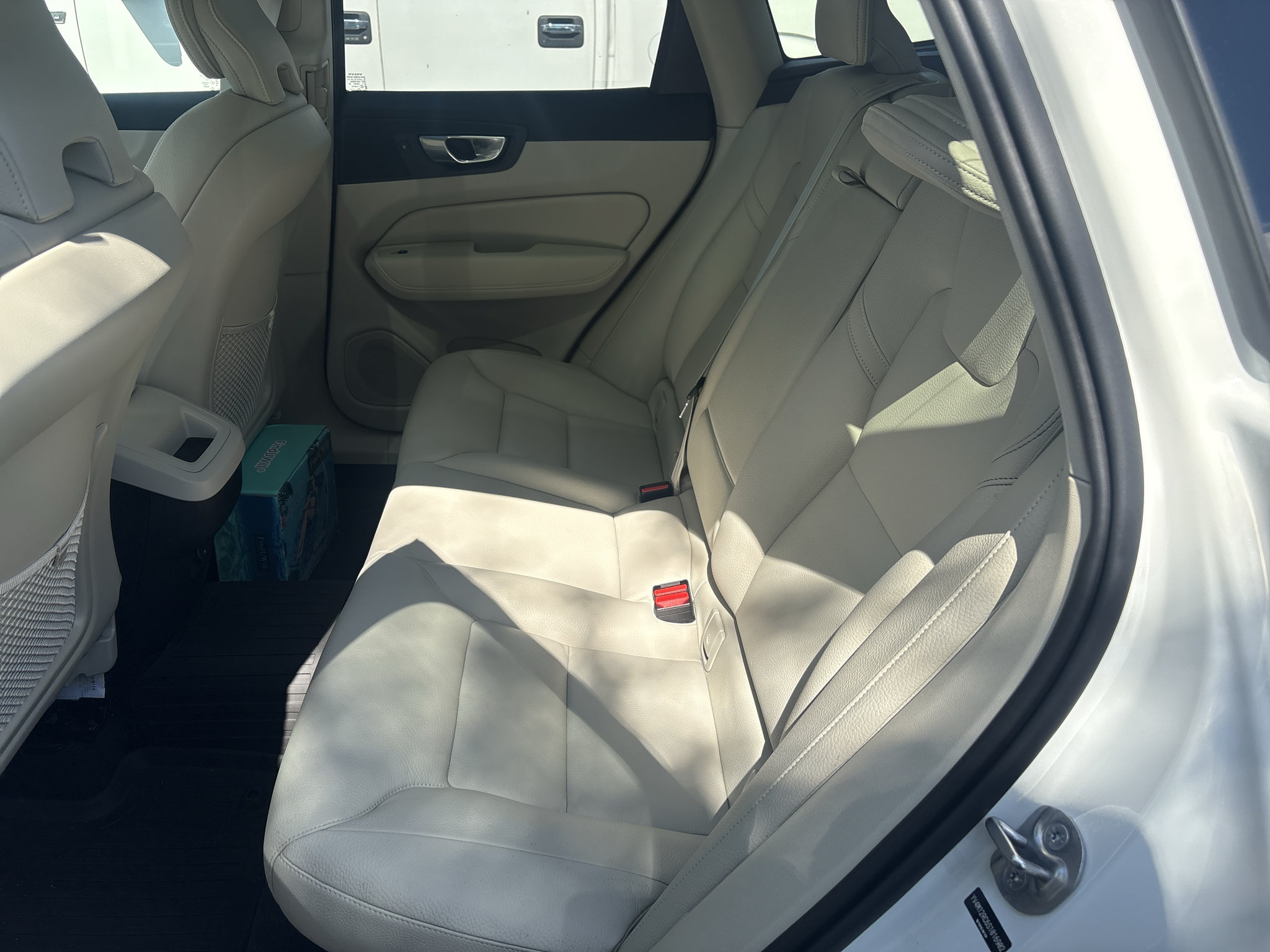 Used 2025 Volvo XC60 B5 Plus w/ Protection Package Premier AWD/4WD image 18