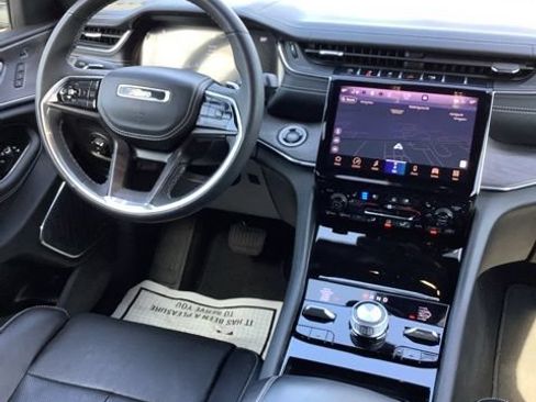 Certified 2023 Jeep Grand Cherokee Overland w/ Luxury Tech Group IV AWD/4WD image 12