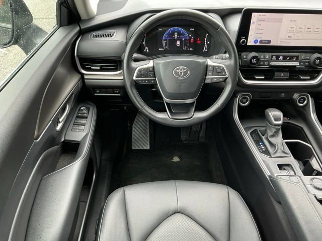 Used 2025 Toyota Grand Highlander AWD image 7