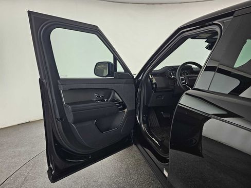 Used 2026 Land Rover Range Rover Sport SE AWD/4WD image 19