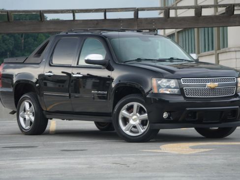 Used 2012 Chevrolet Avalanche LT w/ All-Star Edition image 38