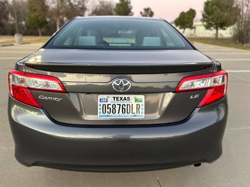 Used 2014 Toyota Camry LE image 7