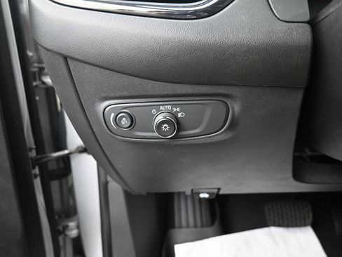 Used 2022 Chevrolet Equinox RS w/ Infotainment Package AWD/4WD image 9