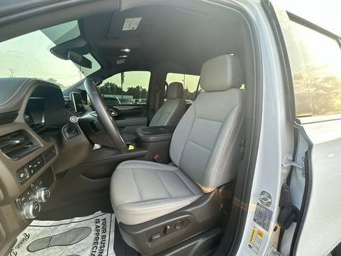 Used 2024 GMC Yukon SLE w/ Gmc Pro Safety Plus Package AWD/4WD image 14