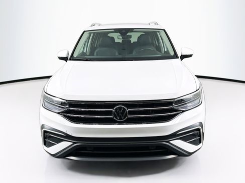 Used 2024 Volkswagen Tiguan SE image 2