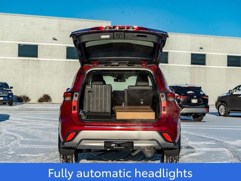 New 2026 Toyota Highlander Platinum image 10