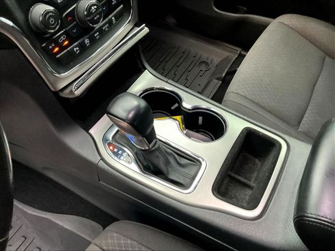 Used 2020 Jeep Grand Cherokee Laredo AWD/4WD image 18