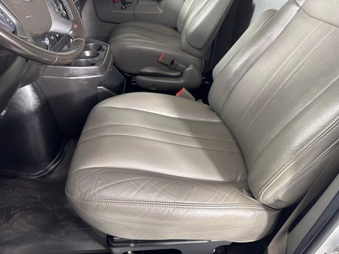 Used 2022 Chevrolet Express 2500 w/ Driver Convenience Package image 13