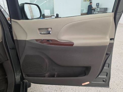 Used 2013 Toyota Sienna XLE FWD image 29