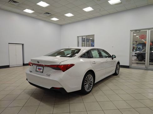 Used 2021 Toyota Avalon Limited w/ Protection Package (TMS) image 3