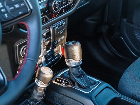 Used 2024 Jeep Wrangler Unlimited Rubicon w/ Convenience Group image 22