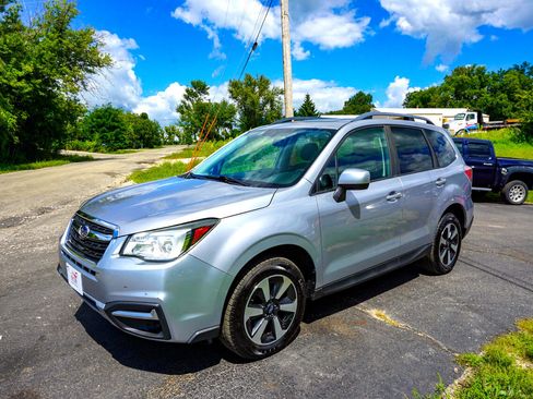 Used 2017 Subaru Forester 2.5i Premium w/ All-Weather Package image 9