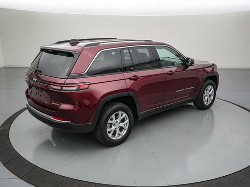 Used 2023 Jeep Grand Cherokee Limited w/ Luxury Tech Group II AWD/4WD image 4