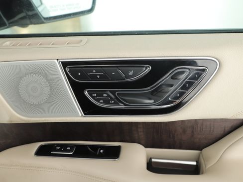 Used 2021 Lincoln Navigator Reserve w/ Luxury Package image 9