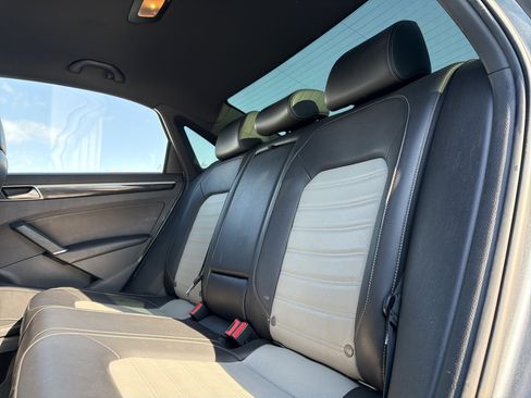 Used 2018 Volkswagen Passat 3.6 image 30