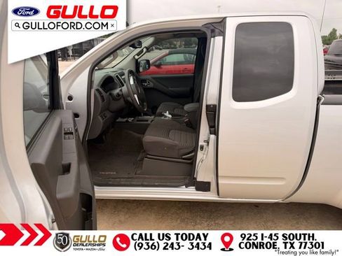 Used 2012 Nissan Frontier SV w/ SV Premium Utility Pkg RWD image 2