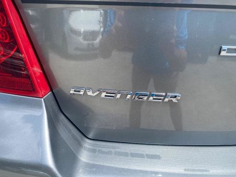 Used 2013 Dodge Avenger SE FWD image 40