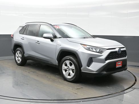 Used 2019 Toyota RAV4 LE image 8