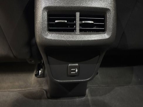 Used 2023 Chevrolet Equinox LT AWD/4WD image 32