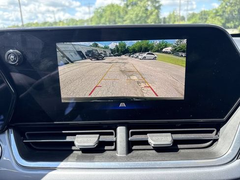 Used 2025 Chevrolet Trax LT w/ Driver Confidence Package FWD image 17