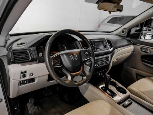 Used 2020 Honda Pilot LX image 3