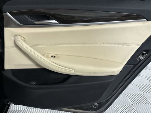 Used 2020 BMW 530e w/ Convenience Package RWD image 32