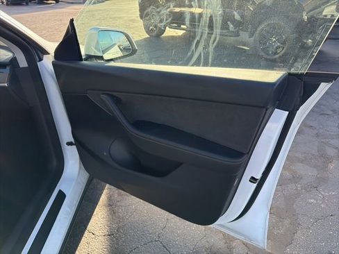 Used 2022 Tesla Model Y Performance AWD/4WD image 37