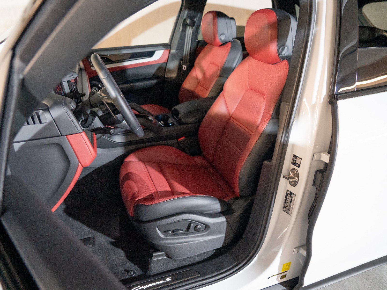 Certified 2026 Porsche Cayenne S AWD/4WD image 5