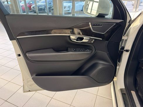 Used 2018 Volvo XC90 T5 Momentum w/ Convenience Package image 9