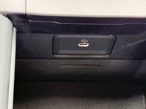 Used 2025 Mercedes-Benz C 300 Sedan image 23