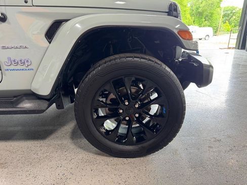 Used 2023 Jeep Wrangler Unlimited Sahara w/ Cold Weather Group AWD/4WD image 28