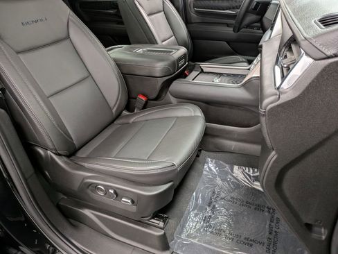 Used 2024 GMC Yukon Denali image 28