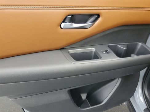 Used 2022 Nissan Pathfinder Platinum w/ Cargo Package image 20