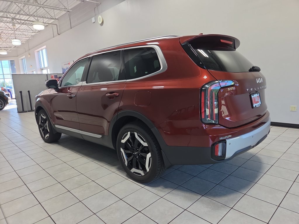 Used 2023 Kia Telluride AWD image 9