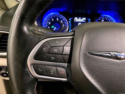 Used 2017 Chrysler Pacifica Touring-L w/ 13 Speaker Alpine Sound Group image 17