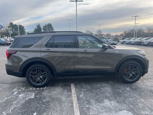 New 2026 Ford Explorer ST-Line w/ ST-Line Street Pack AWD/4WD image 6