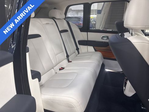 Used 2023 Rolls-Royce Cullinan image 3