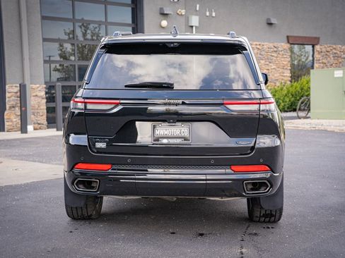 Used 2025 Jeep Grand Cherokee Summit image 8